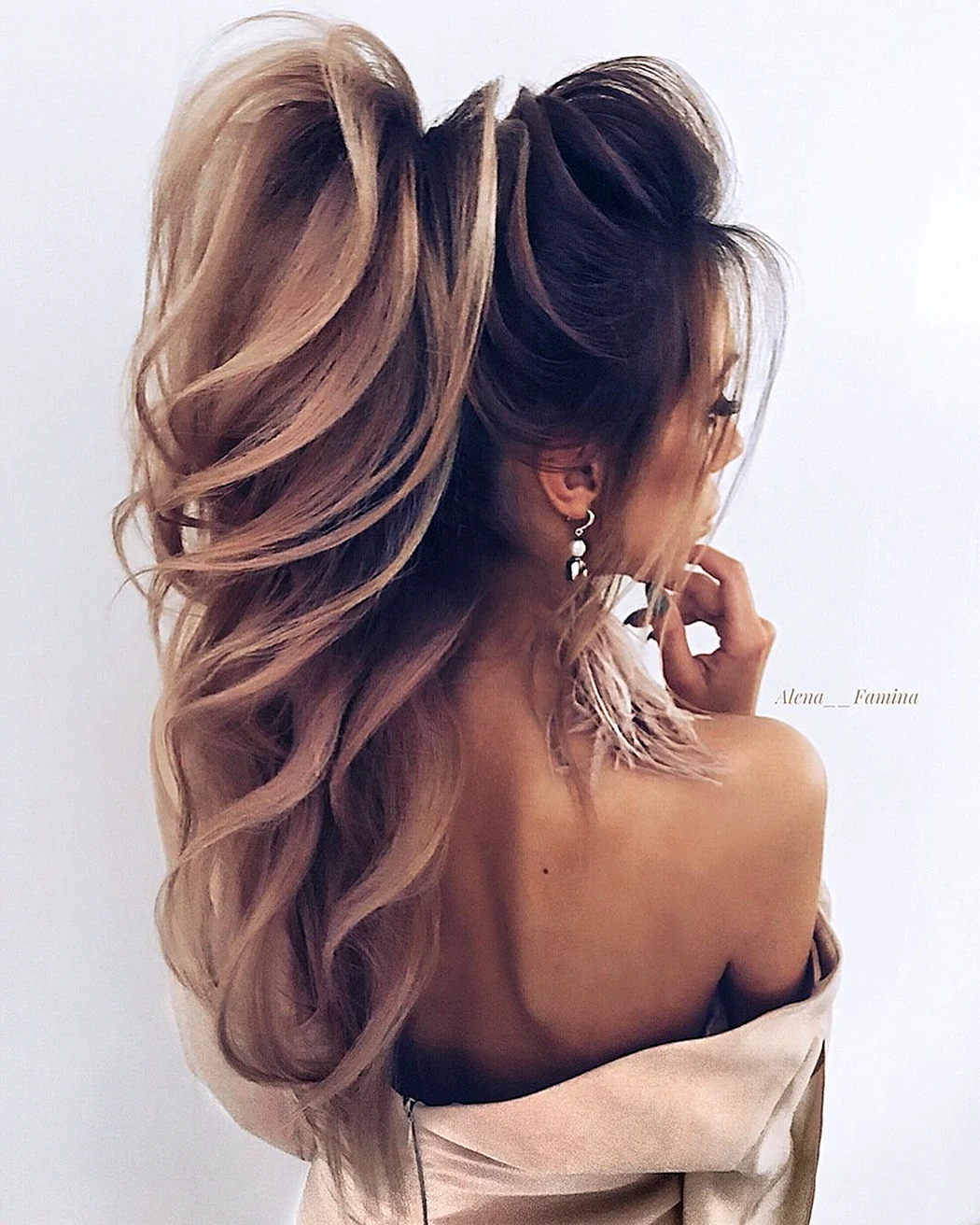 Прическа хвост с локонами