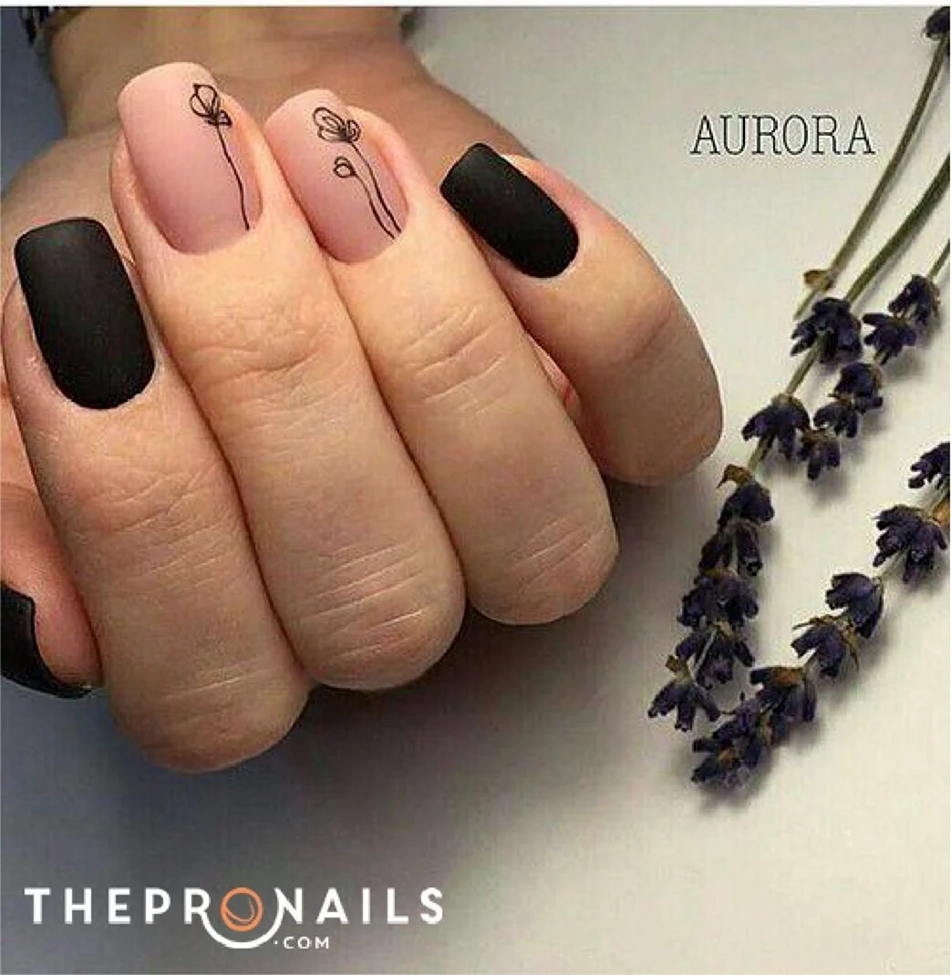 Маникюр черно бежевый матовый