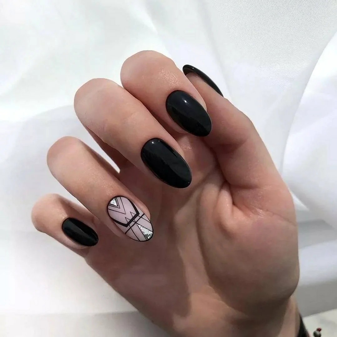 Маникюр темный геометрия