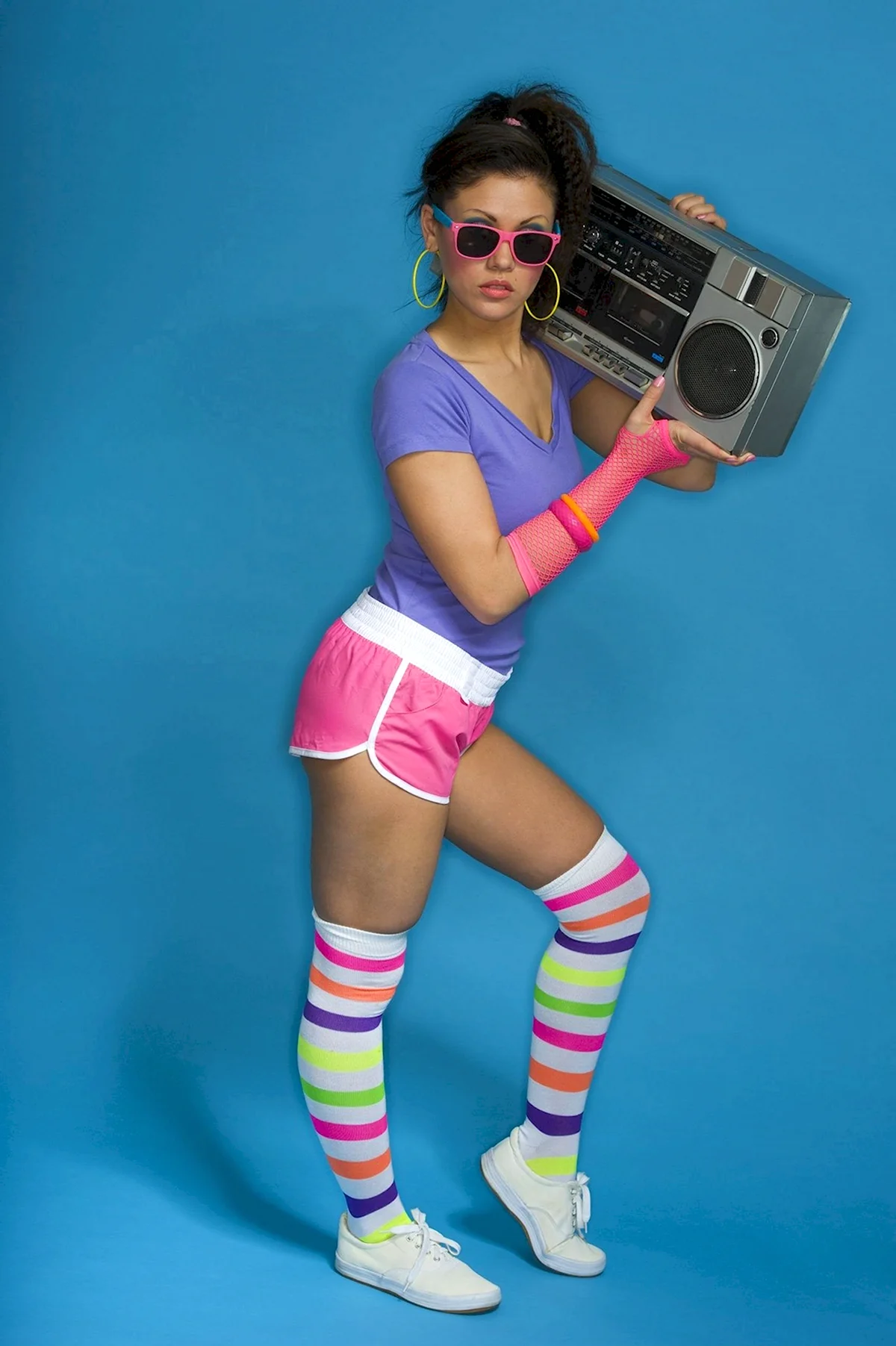 Фотосессия в стиле 90х девушки