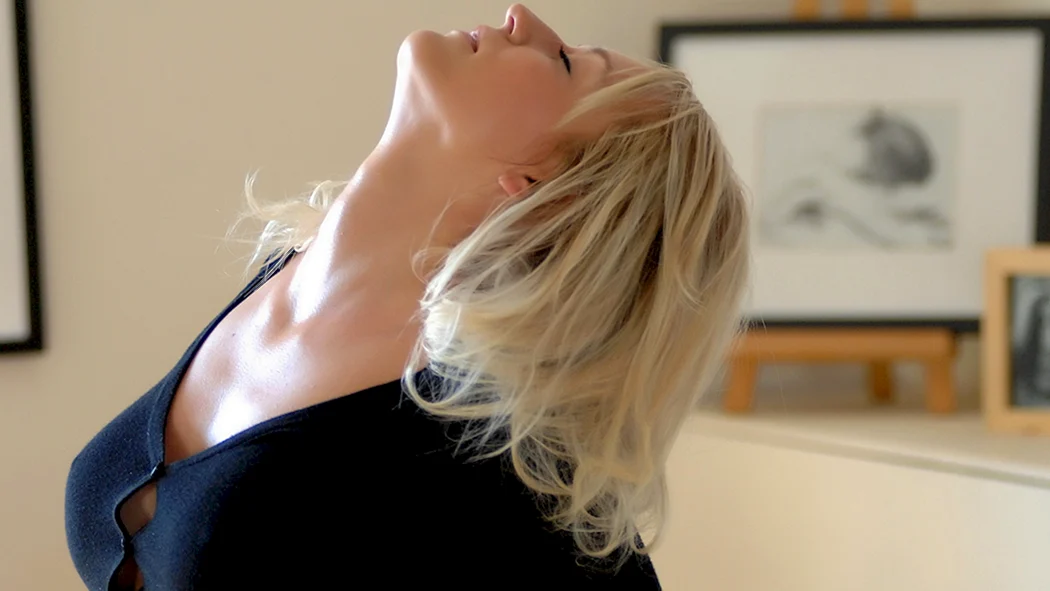 Миро Хоффман блондинка ну