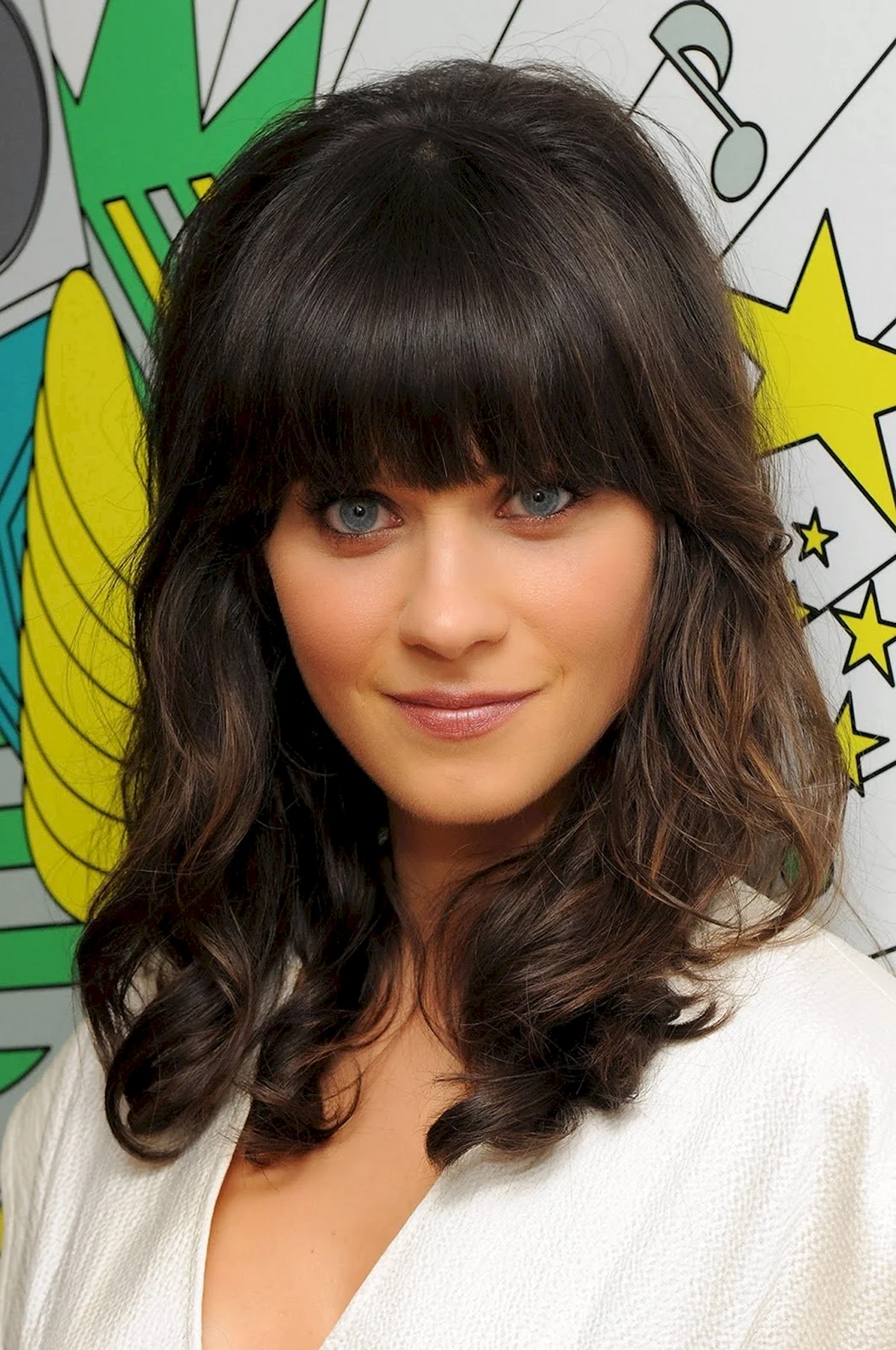 Зои Дешанель прическа