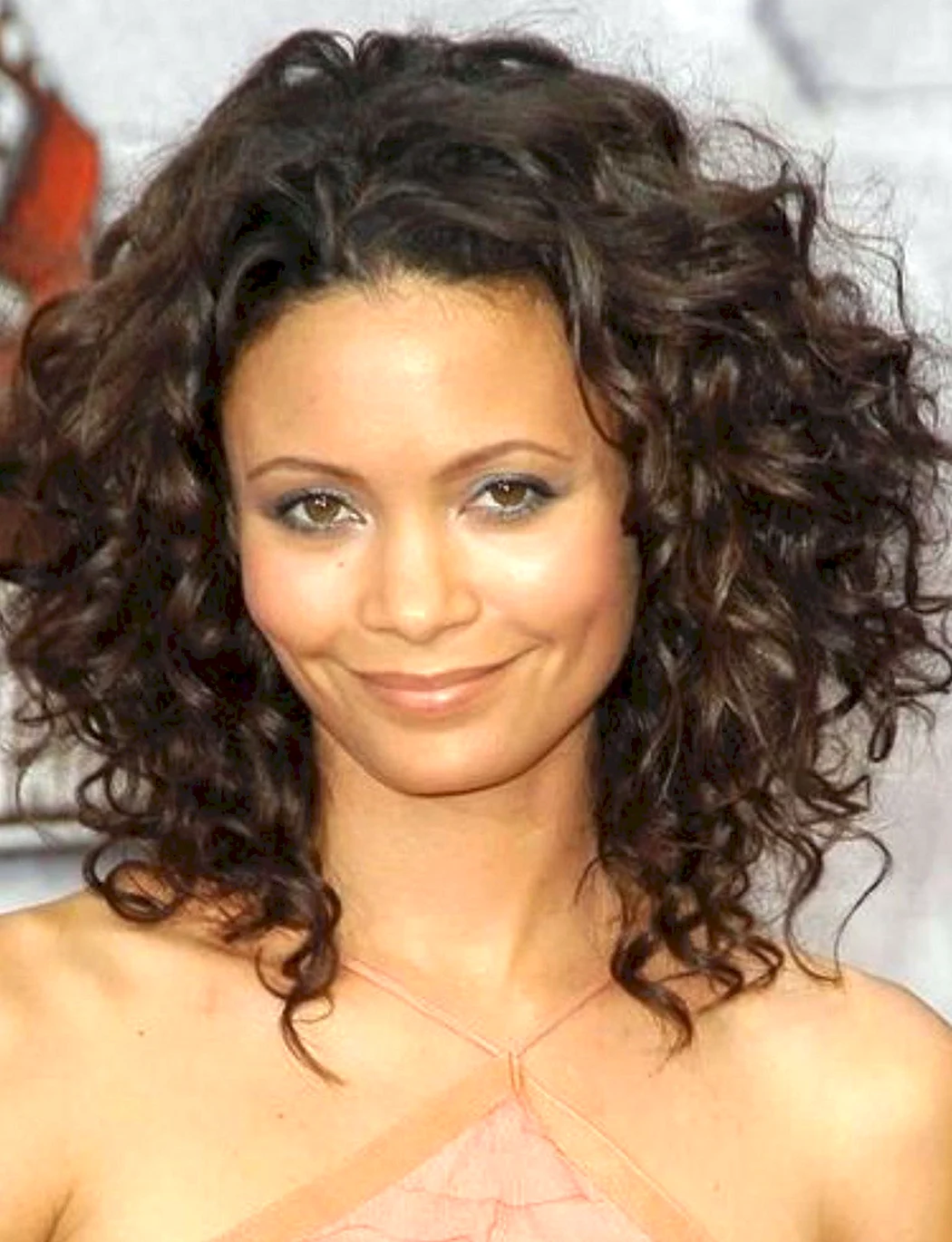 Стрижки на кучерявые волосы средней