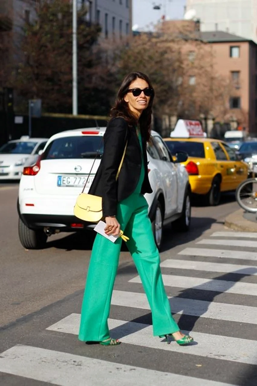 Костюм с палаццо зеленый