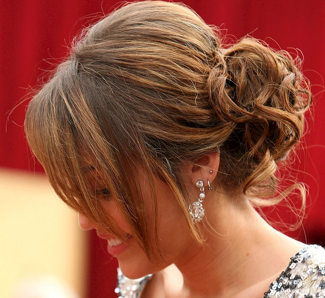 Причёски на средние волосы