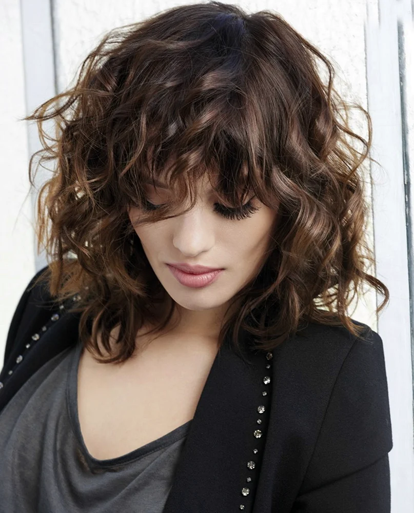 Боб Каскад на вьющиеся волосы