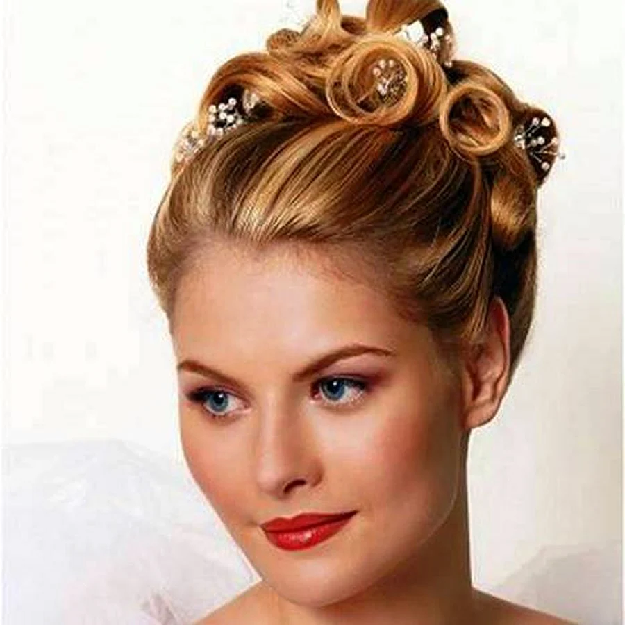 Букли прическа