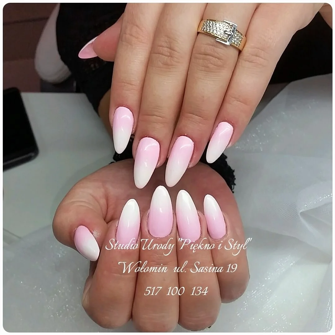 Розовый маникюр омбре миндальной формы