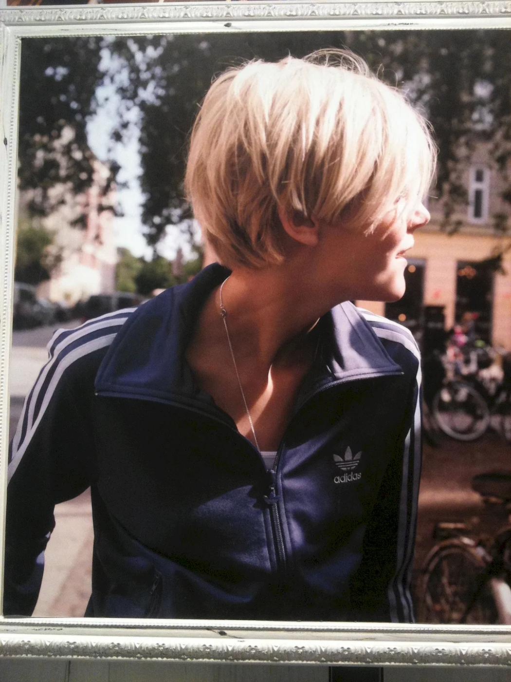 Блондин короткая стрижка со спины