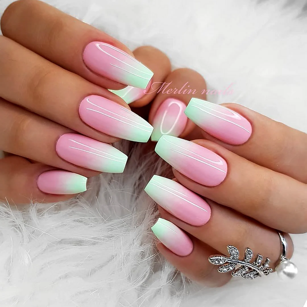 Мерлин Найлз маникюр