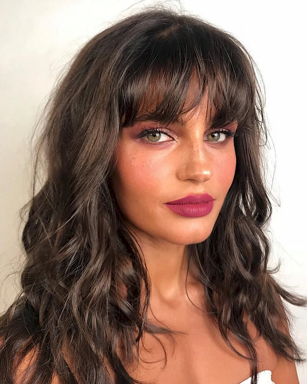 Челка на волнистые волосы