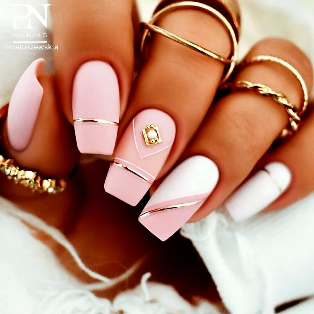 Стильный маникюр