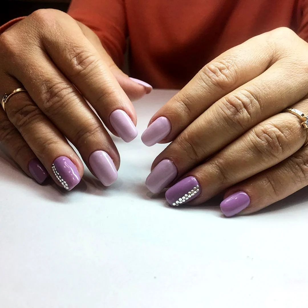 Маникюр светло сиреневый с розовым