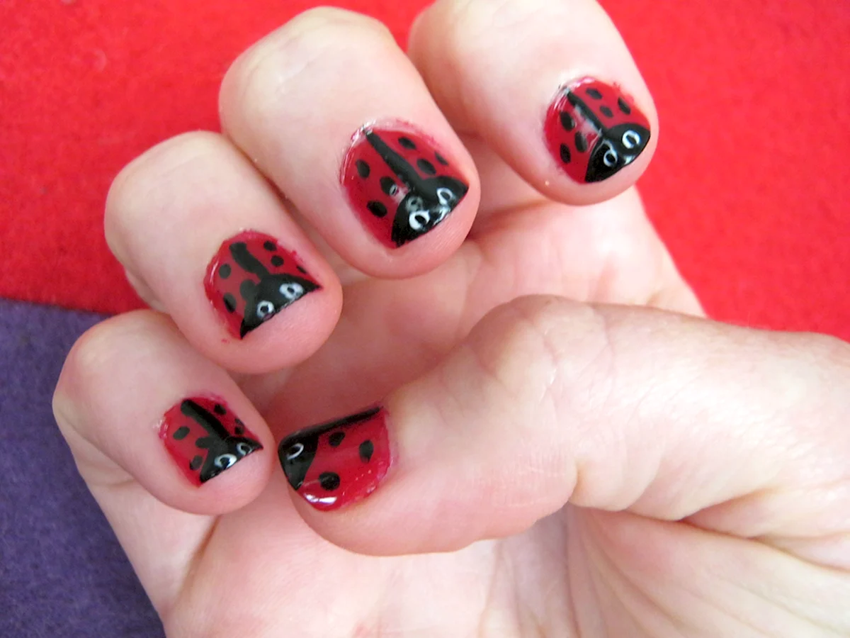 Накрашенные ногти у детей