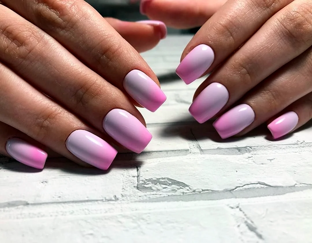 Маникюр градиент розовый