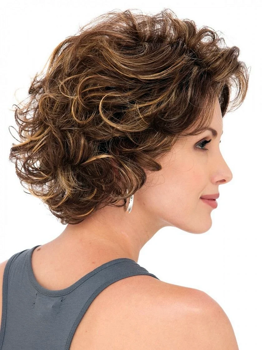 Стрижка Гарсон на средние вьющиеся