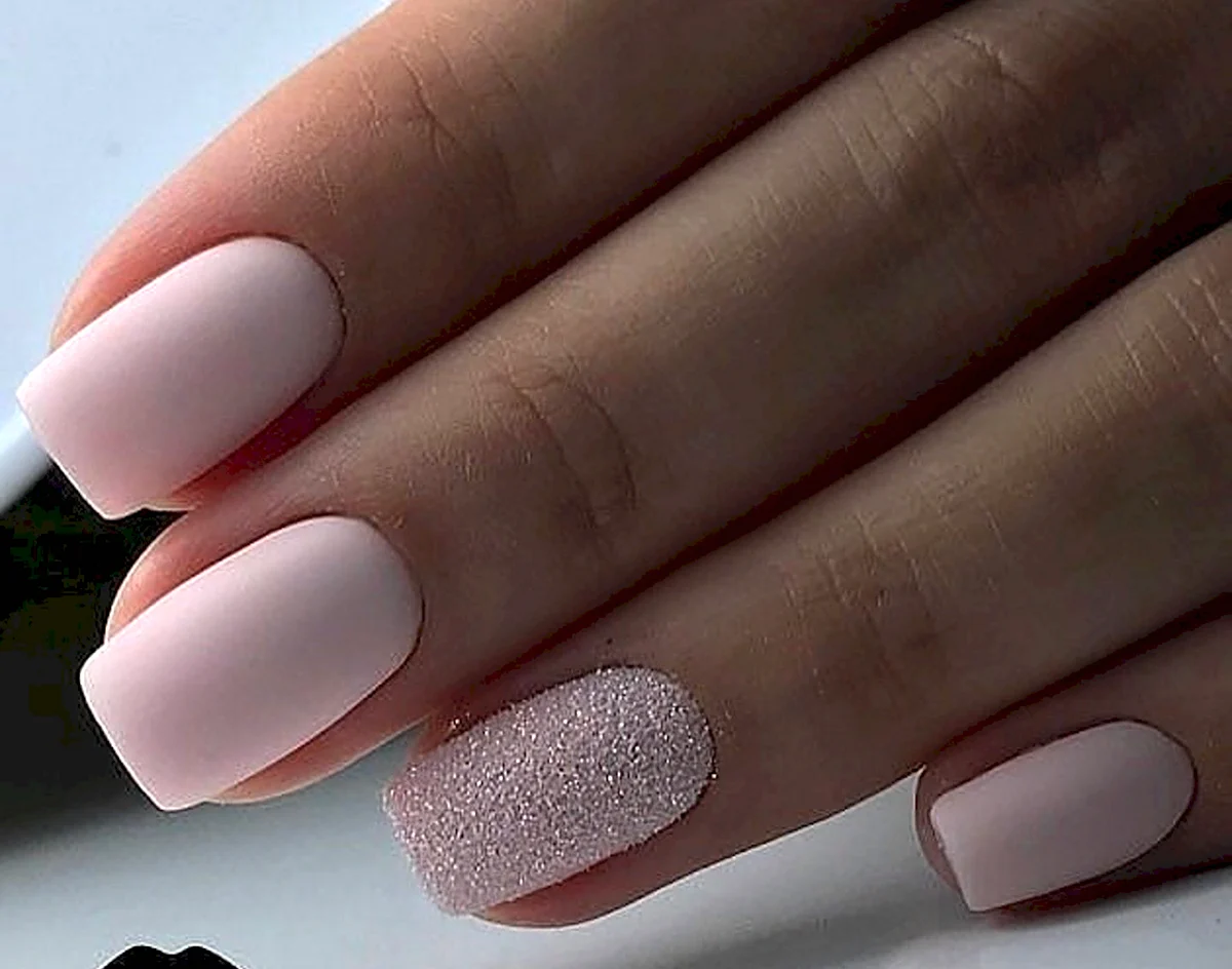 Матовый маникюр пастельных тонов