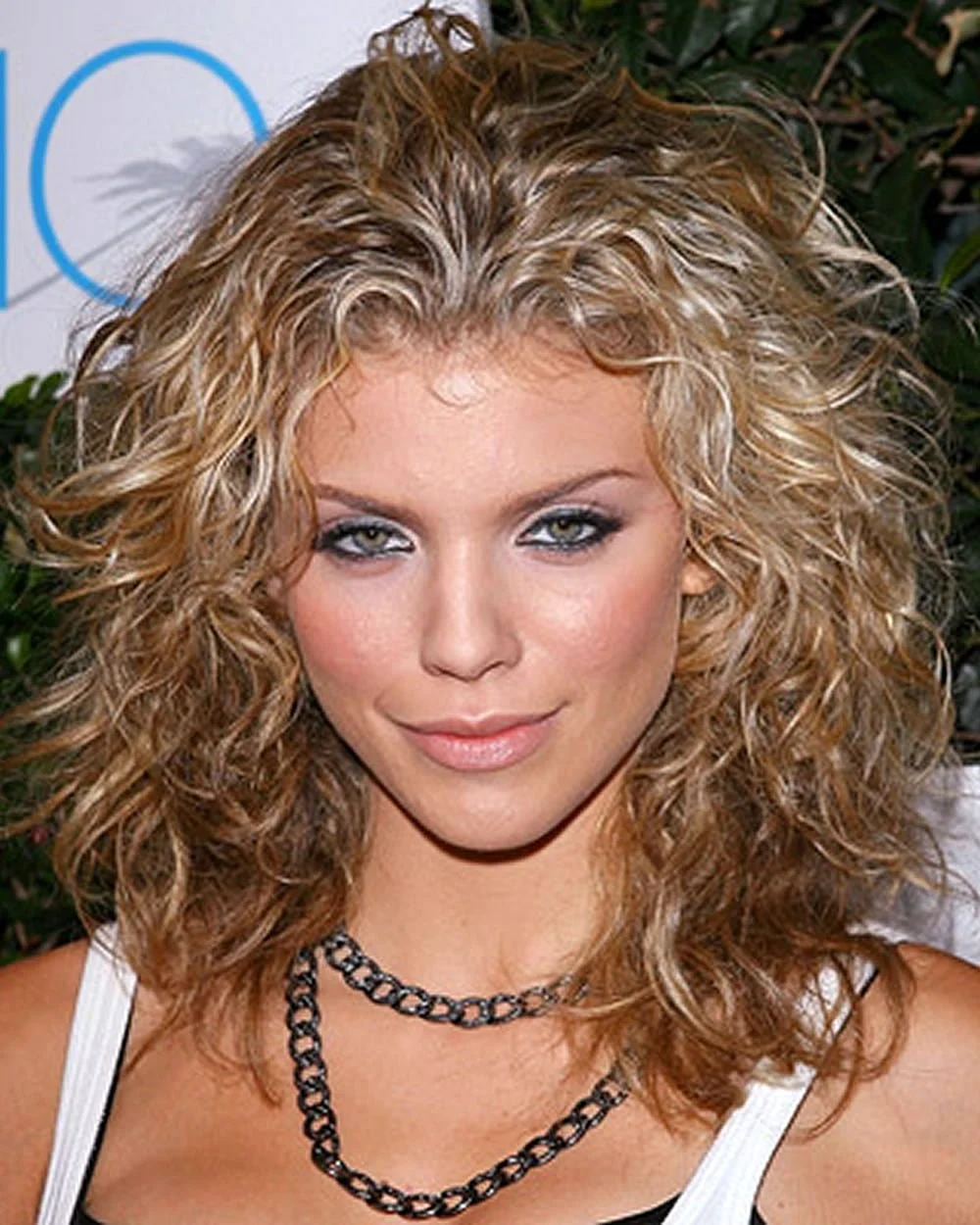 АННАЛИНН МАККОРД прически