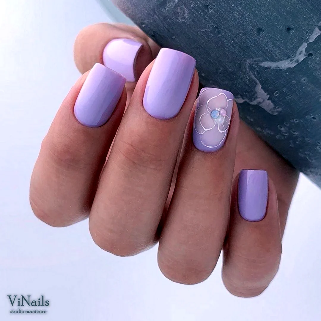Светло сиреневый маникюр