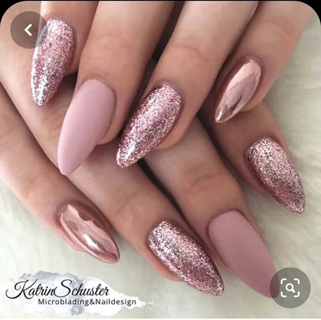 Розовые блестящие ногти миндаль