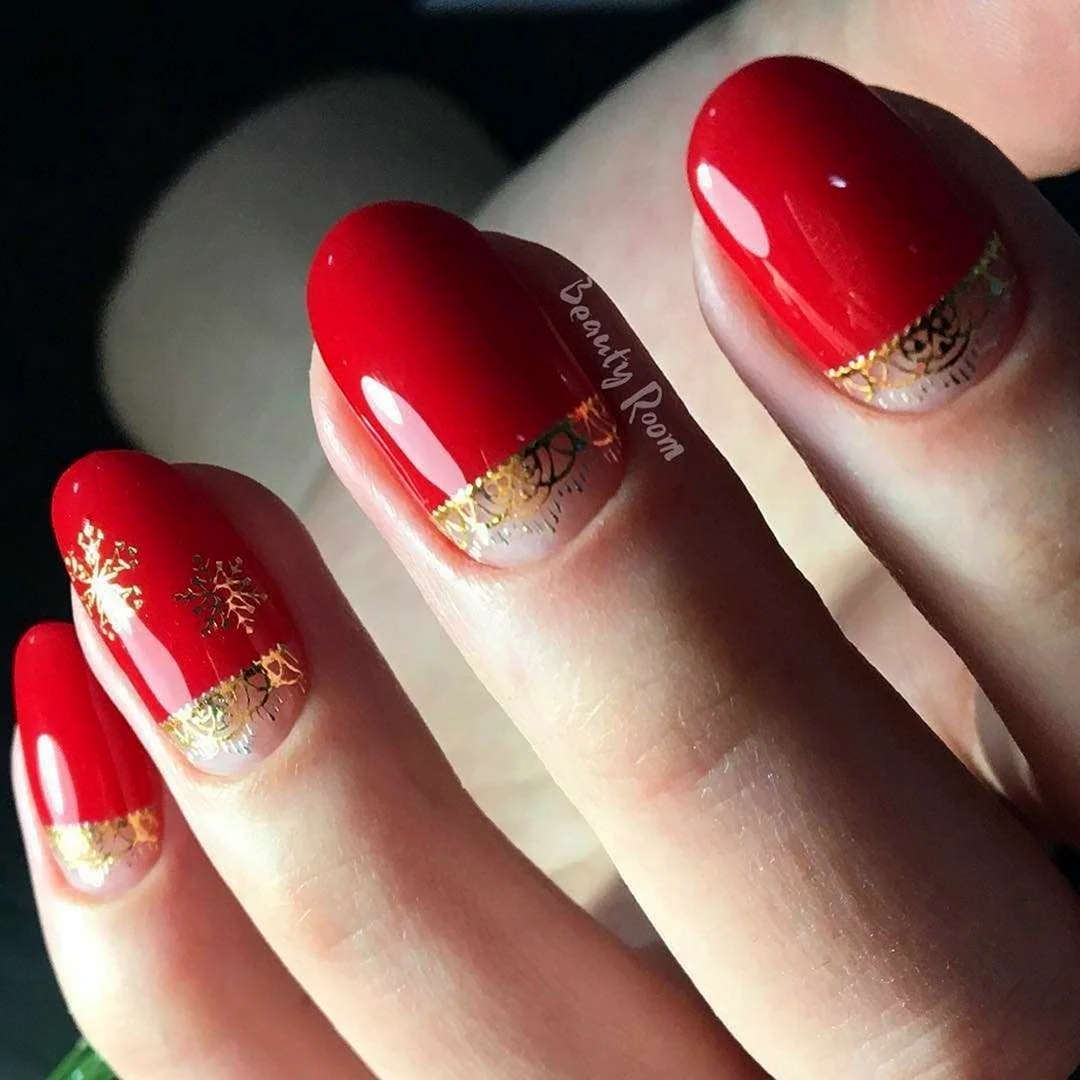 Ногти красные с золотом