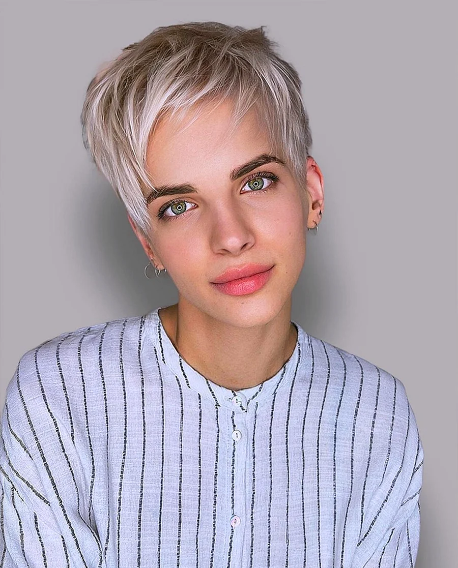 Модные короткие стрижки 2022