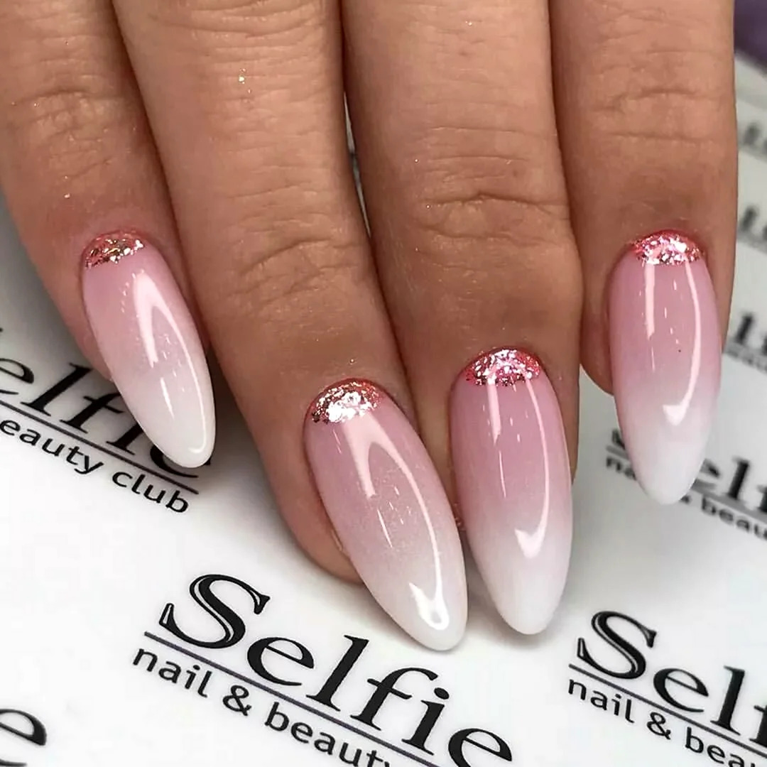 Маникюр омбре с втиркой