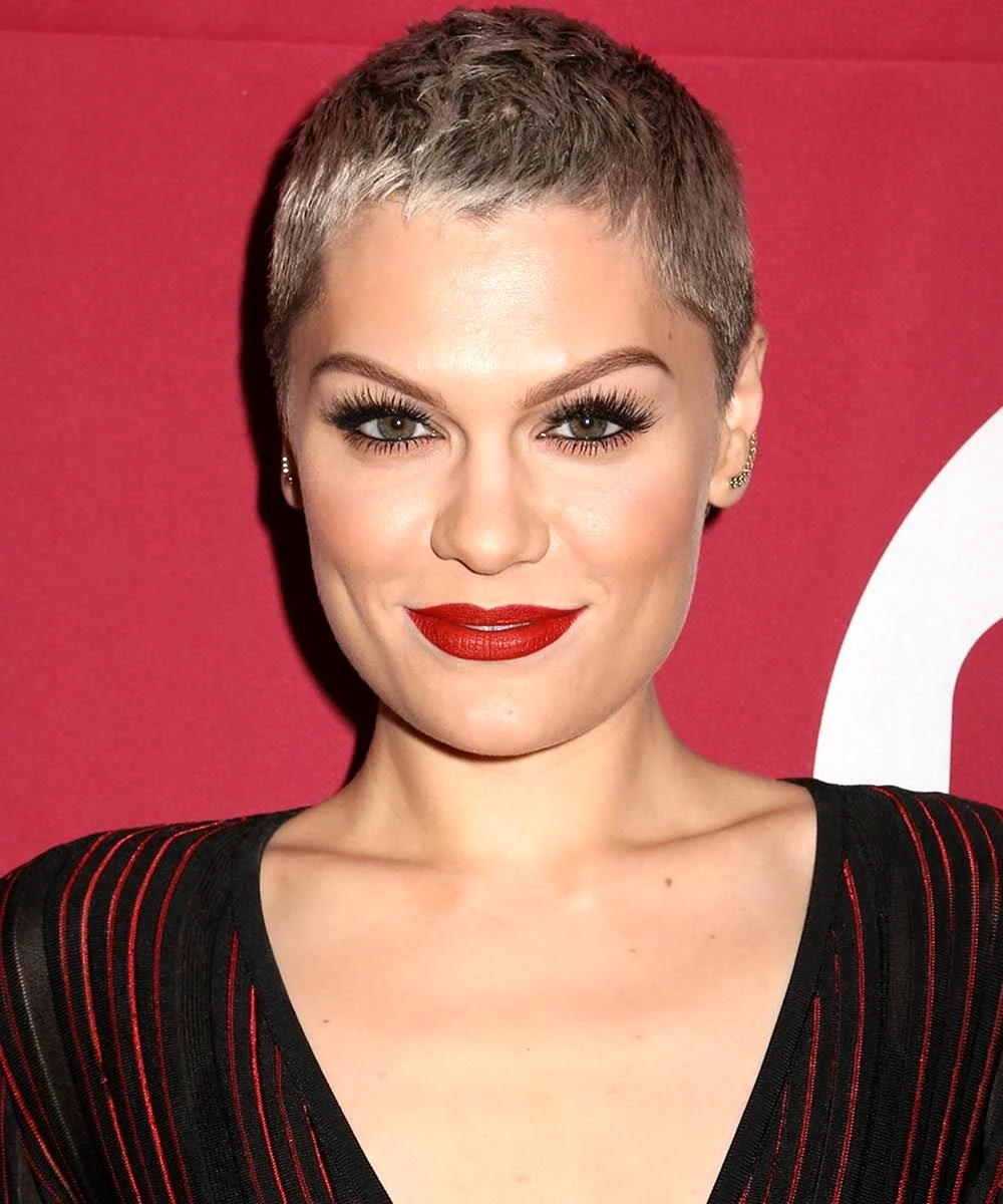 Очень короткие стрижки под мальчика