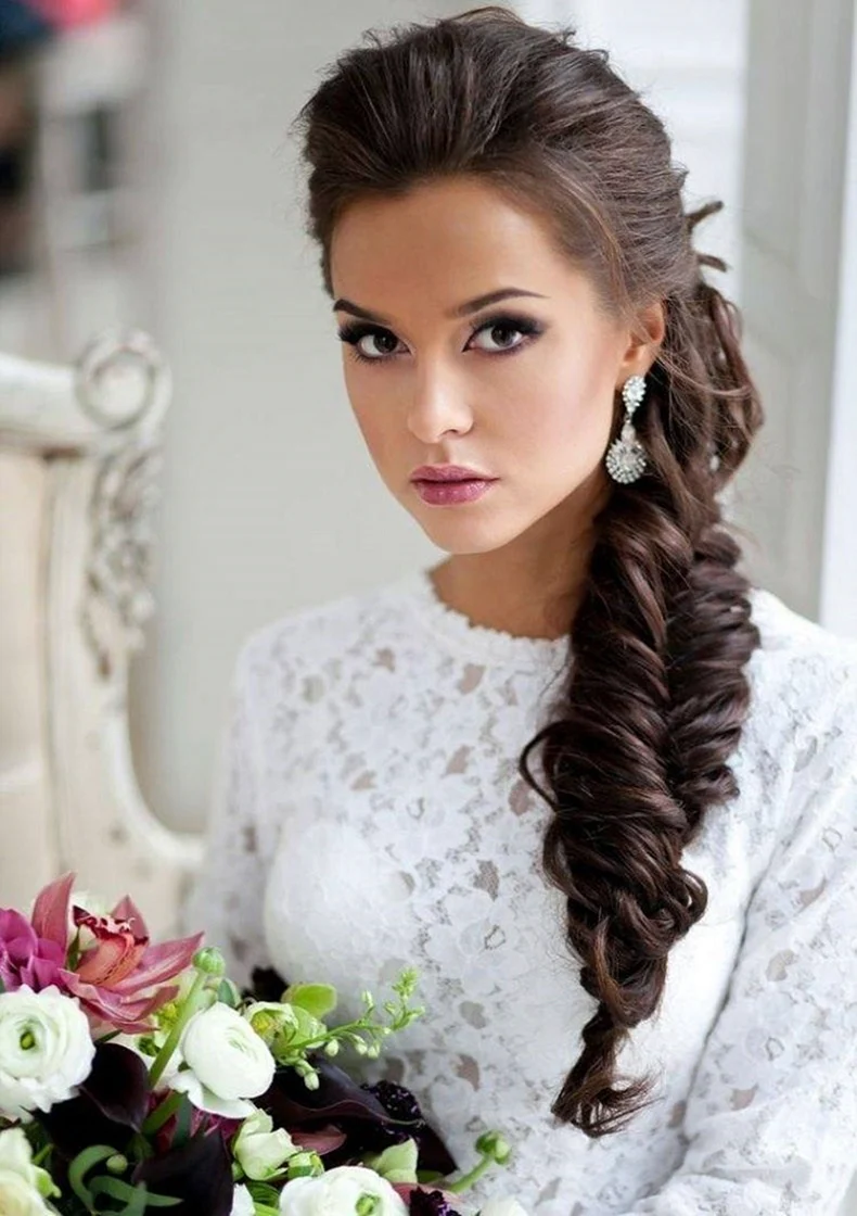 Греческая коса набок