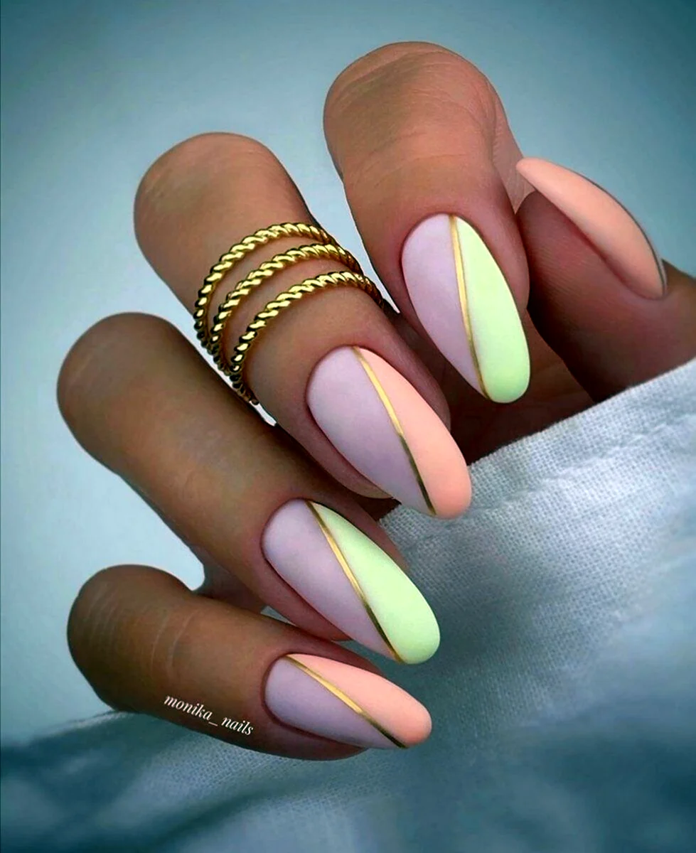 Manicure 2022 миндаль