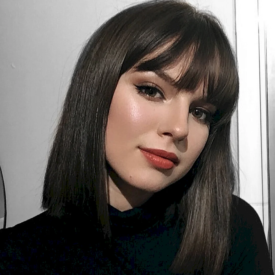 Хлоя де Баррос с челкой