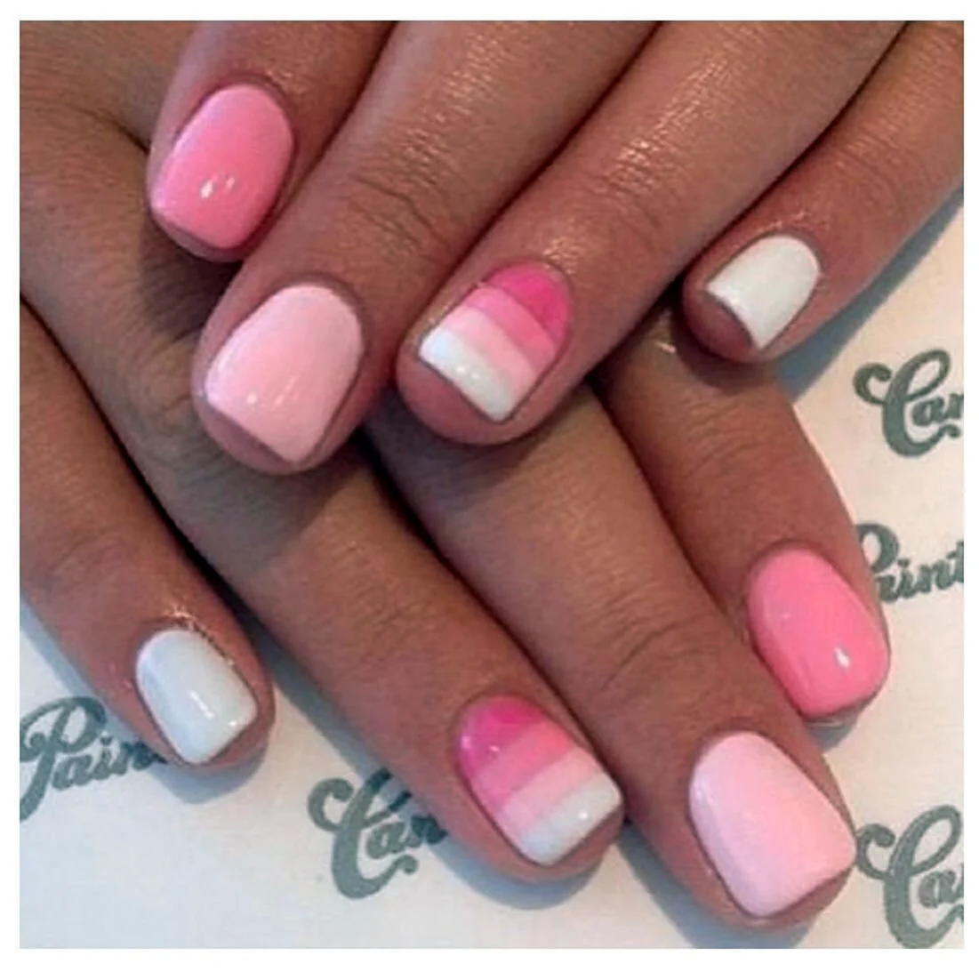 Бело-розовый маникюр на короткие ногти
