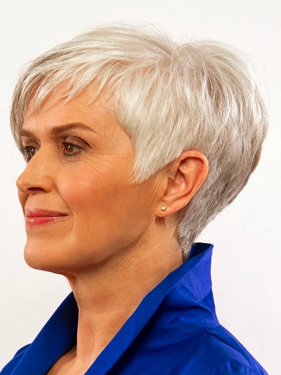 Стрижка Боб-Пикси на короткие волосы для женщин за 50 лет