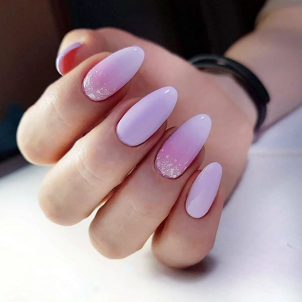 Маникюр градиент нюдовый миндаль