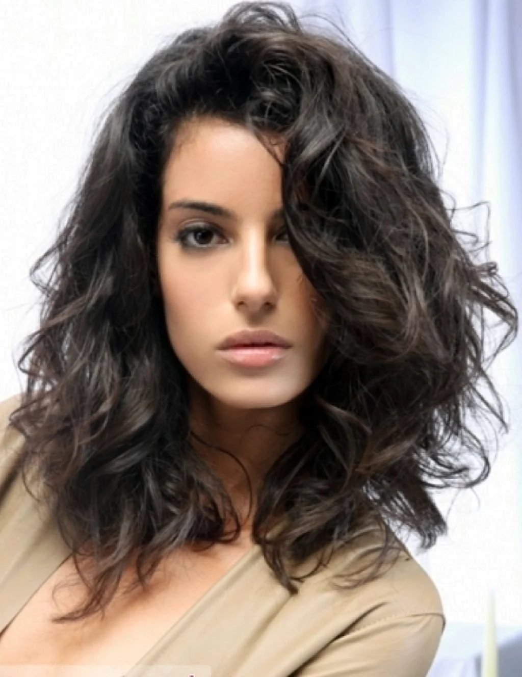 Стрижка рапсодия на средние волнистые волосы