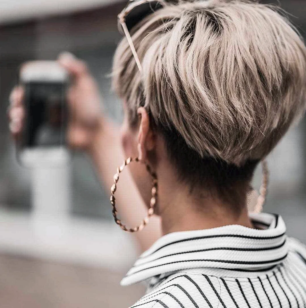 Короткая стрижка женская со спины