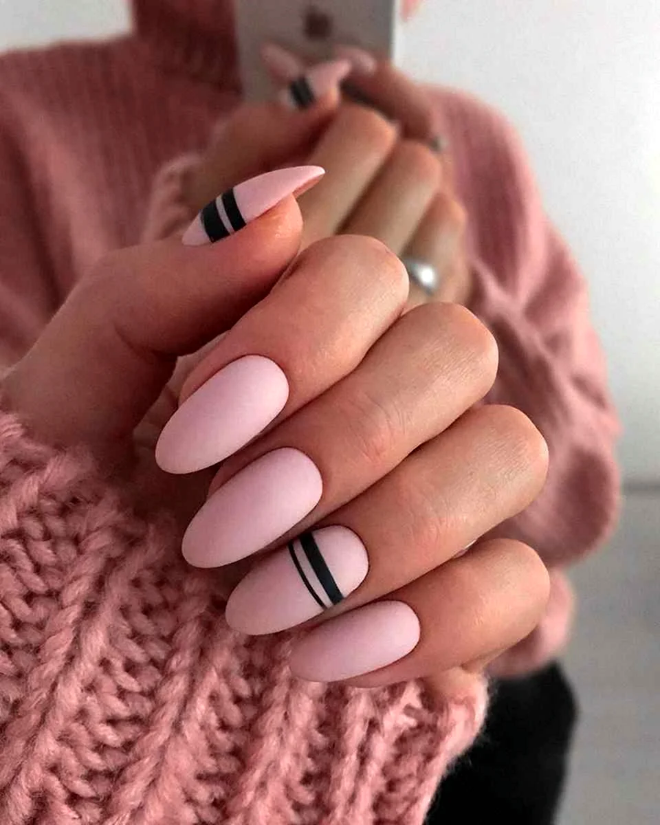 Пудровый маникюр