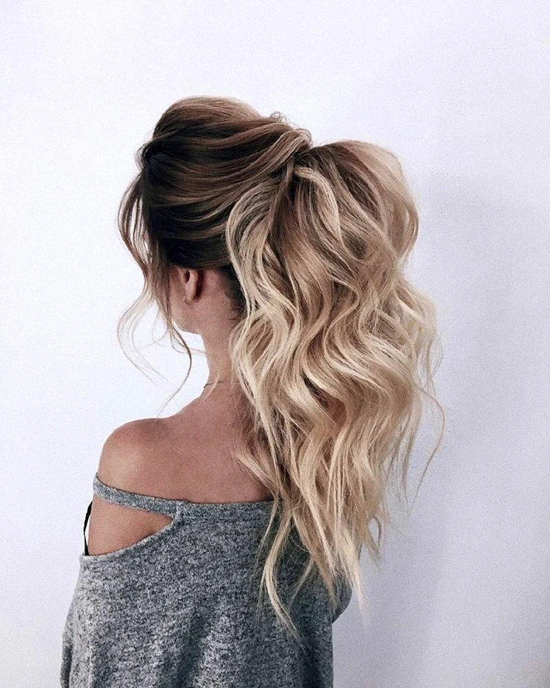 Прическа хвост с локонами