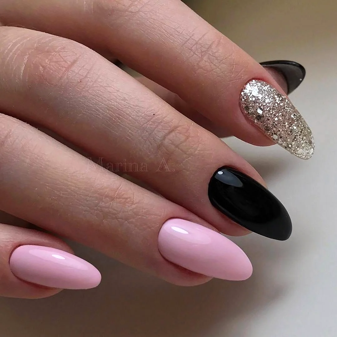 Пудровый маникюр темный