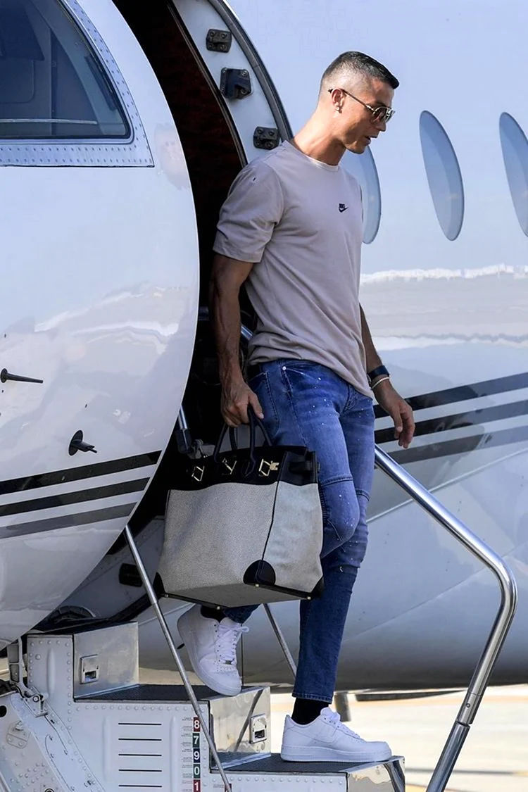 Самолет Криштиану Роналду