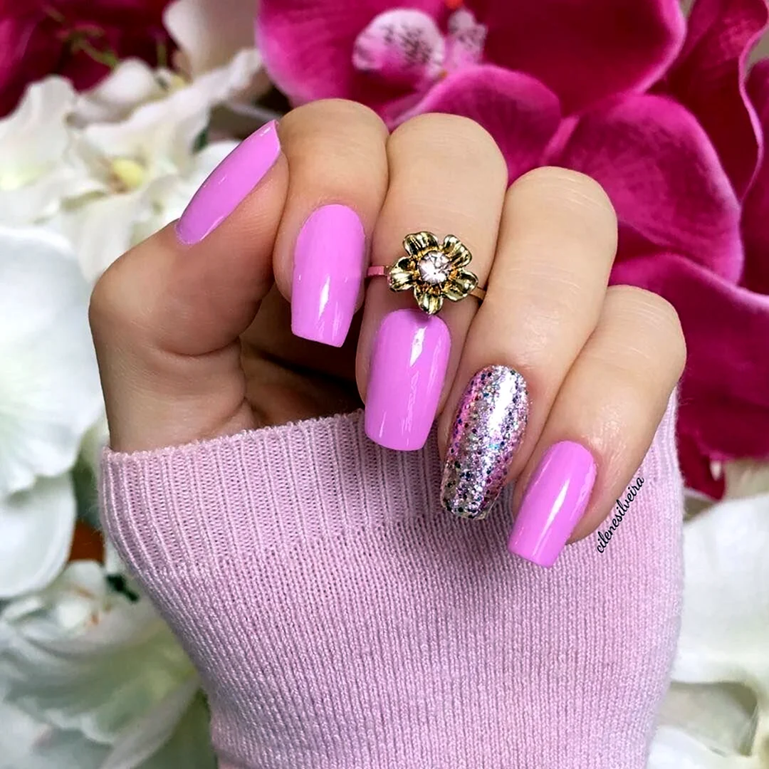 Розовый маникюр