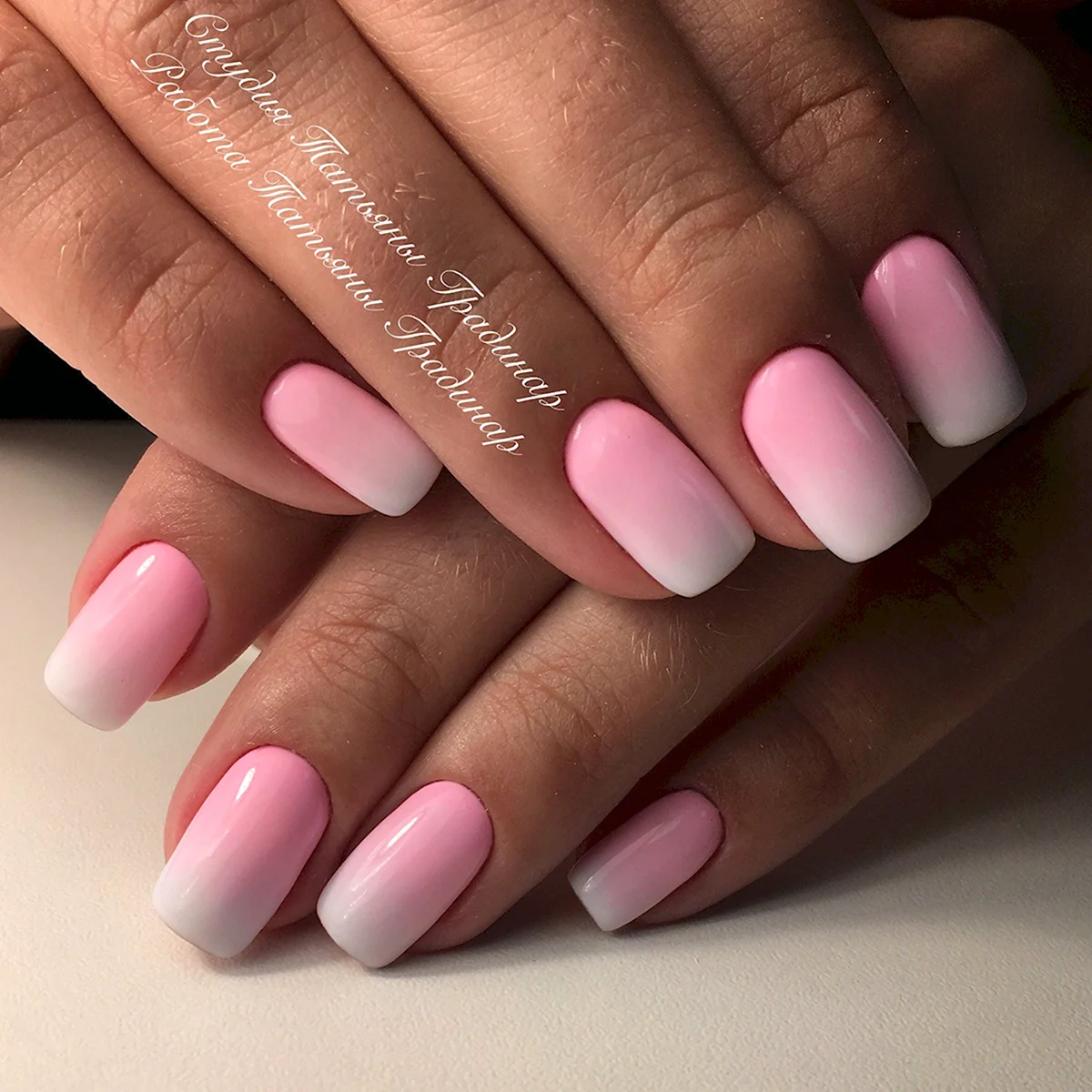 Маникюр омбре розовый