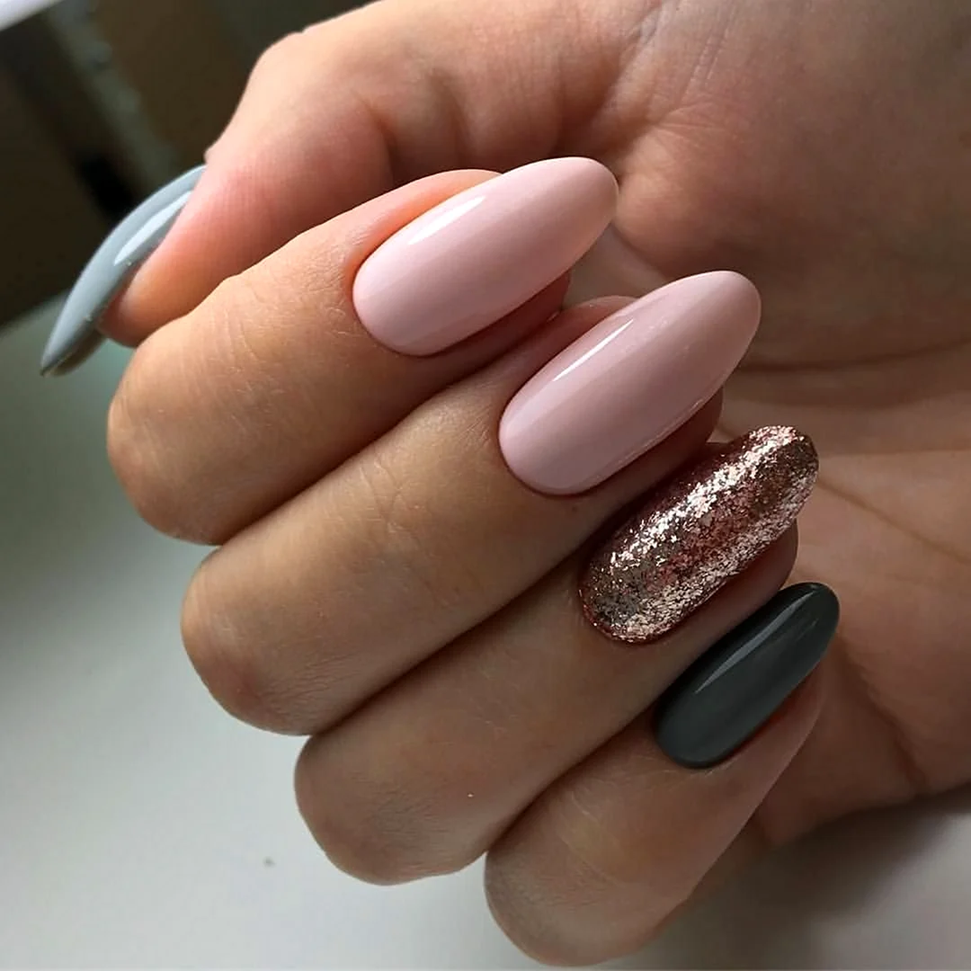 Маникюр с разными цветами