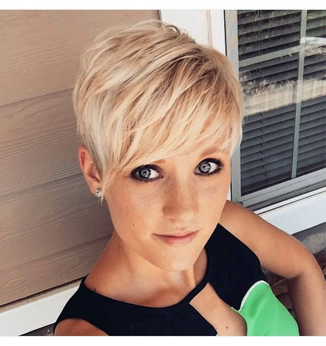 Стрижка Пикси-Боб на короткие волосы блонд