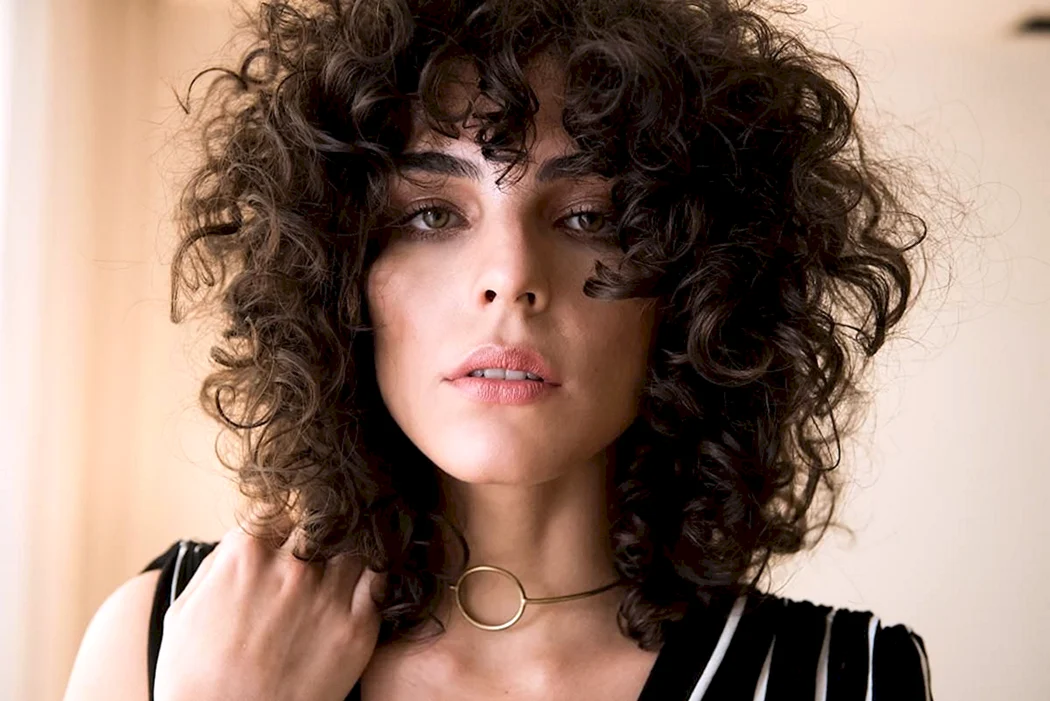 Curly Bob модель
