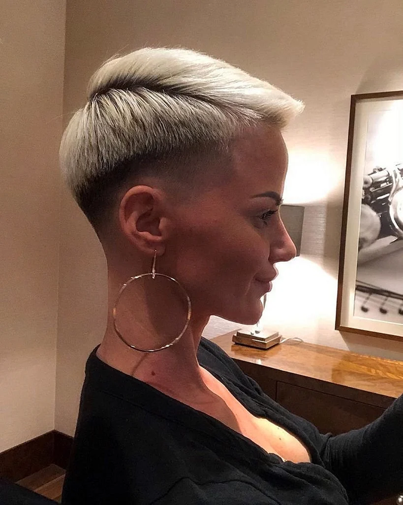 Стрижка фейд Пикси