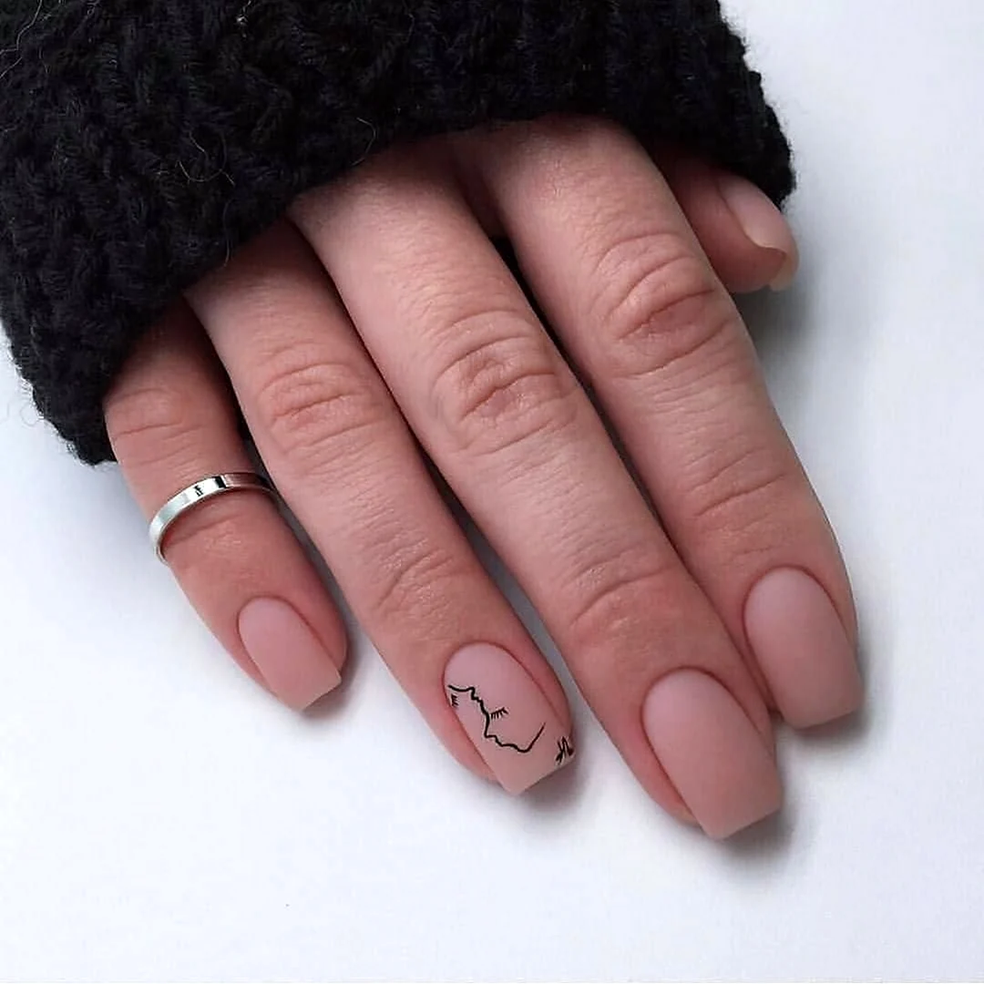 Матовые нюдовые ногти