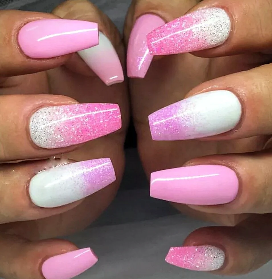 Розовое омбре на ногтях