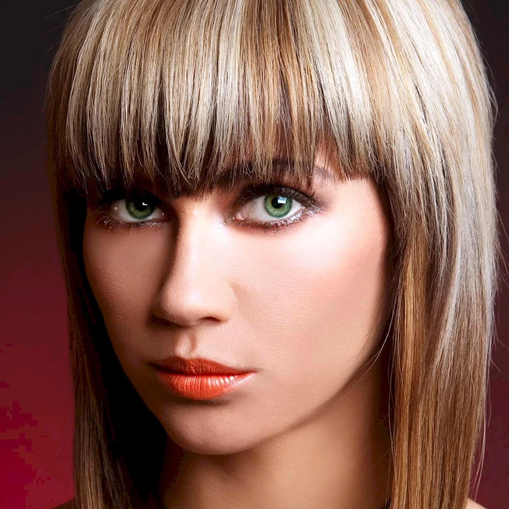 Изабель Дрюммонд с чёлкой