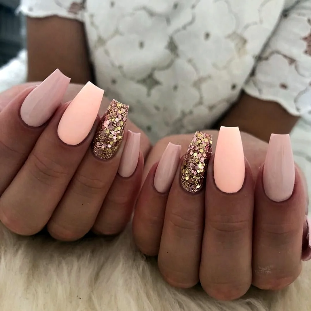 Пудровый матовый маникюр